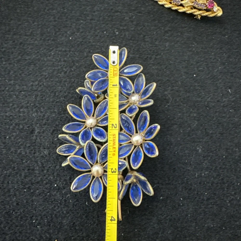 Stunning Rare Early Trifari Gripoix Glass Brooch Cobalt & Pearl Floral Fur Clip